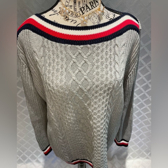 Tommy Hilfiger Gray Cable Knit Boatneck Sweater with Red Accents Size Large - Picture 1 of 11